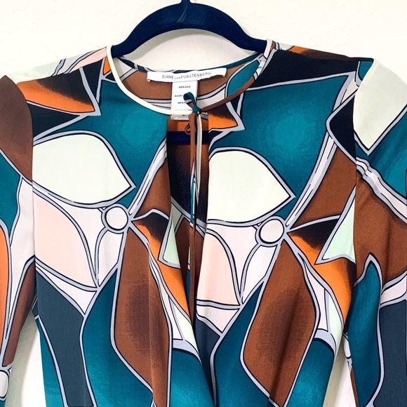 Diane Von Furstenberg silk wrap dress - Picture 8 of 9